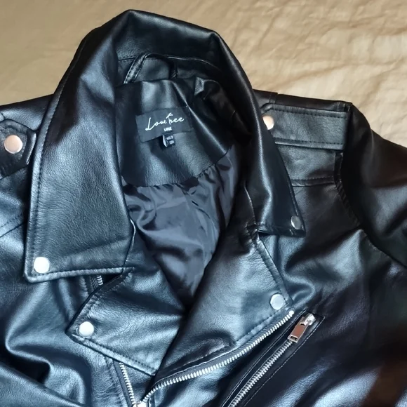 Love Tree Black Faux Leather Motorcycle Jacket - Picture 4 of 12